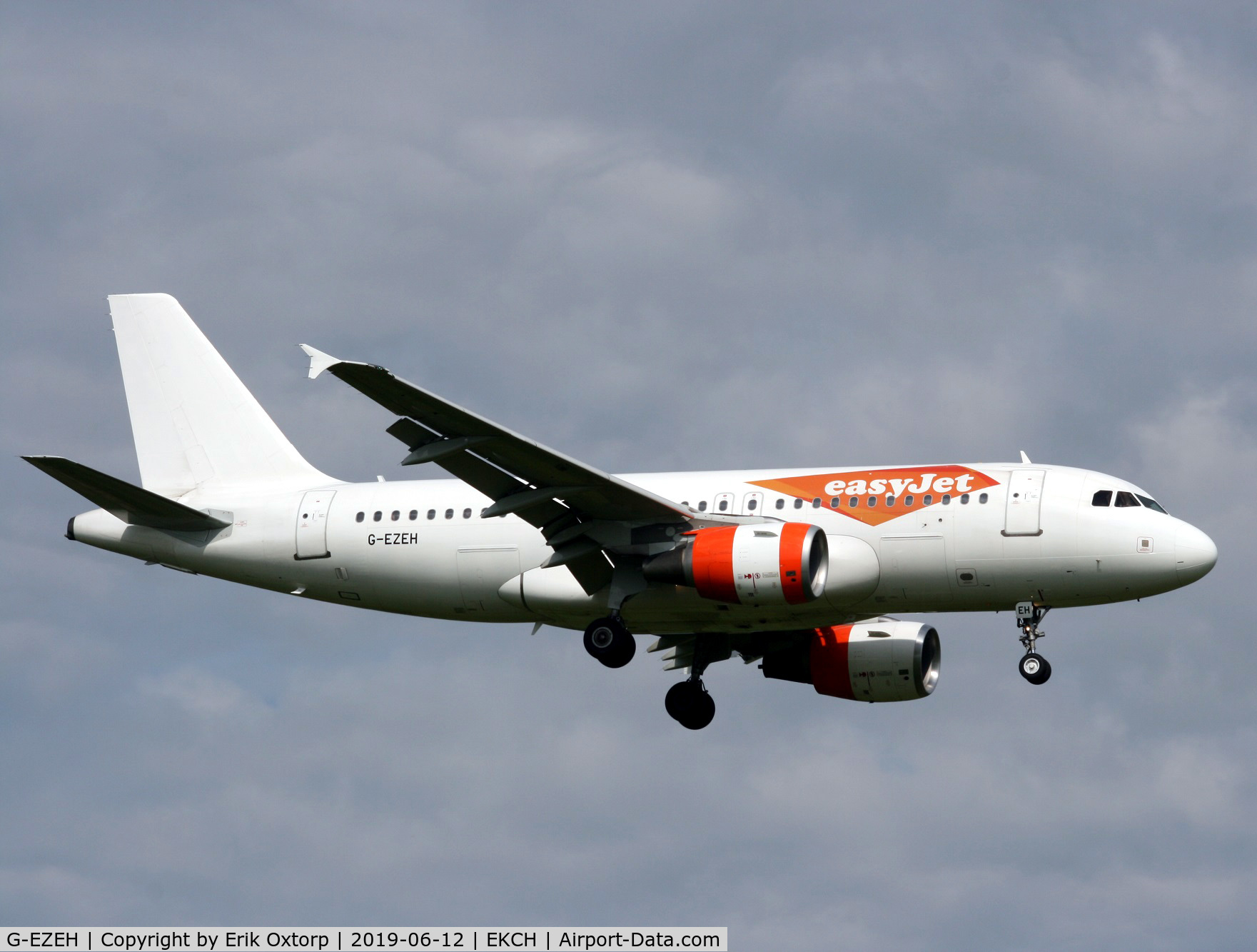 G-EZEH, 2004 Airbus A319-111 C/N 2184, G-EZEH landing rw 04L