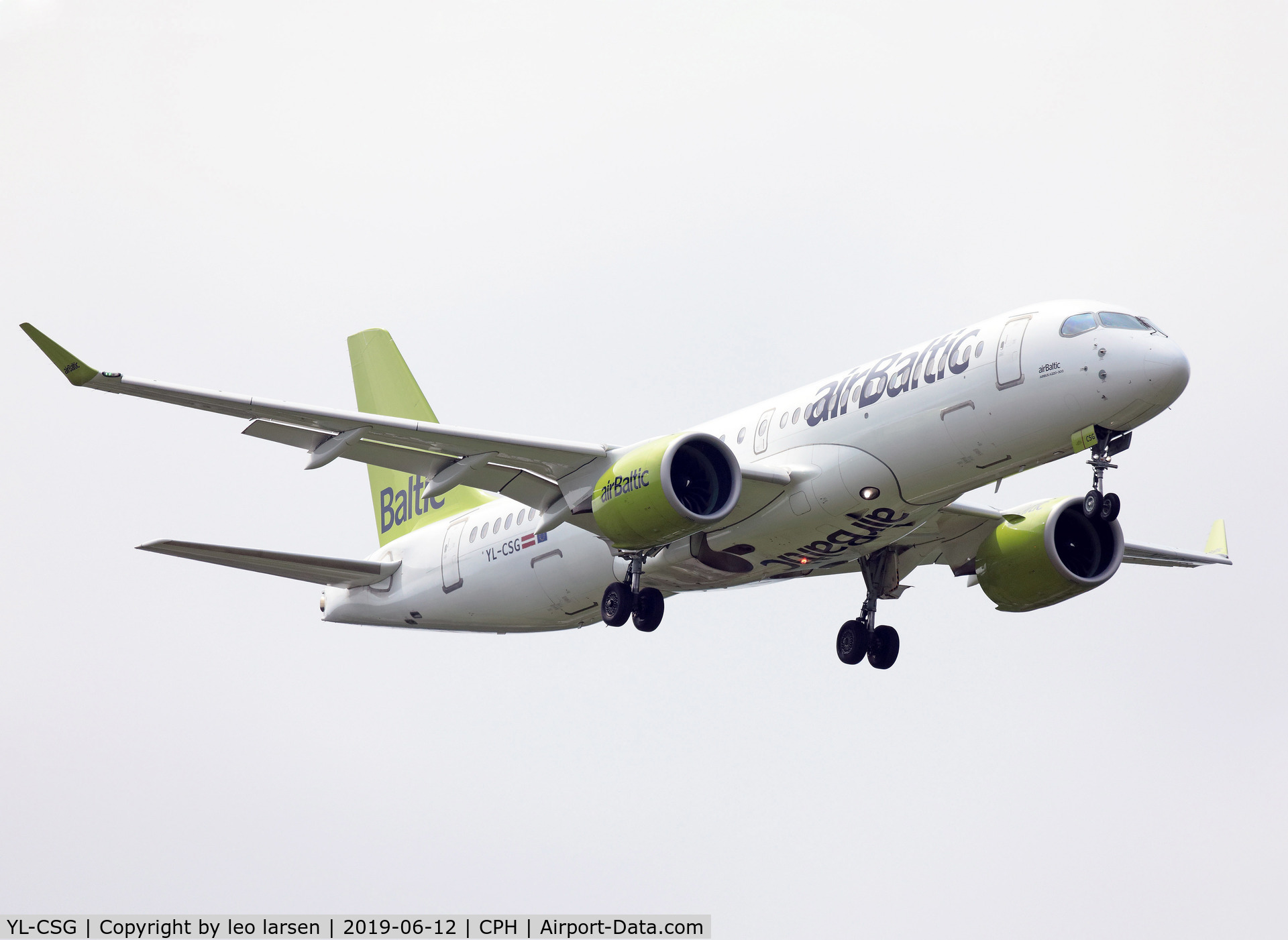 YL-CSG, 2017 Bombardier CSeries CS300 (BD-500-1A11) C/N 55009, Copenhagen 12.6.2019