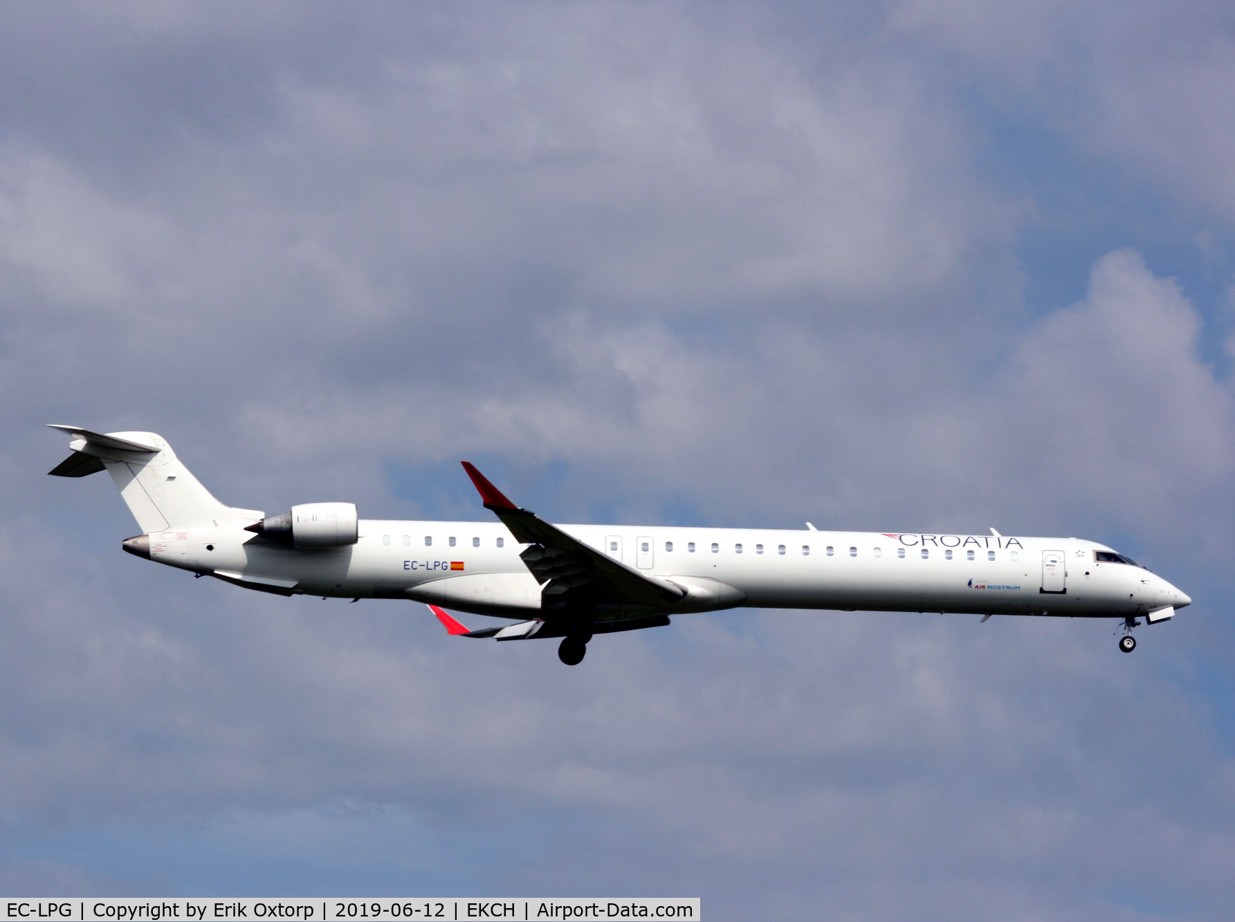 EC-LPG, 2011 Bombardier CRJ-1000ER NG (CL-600-2E25) C/N 19021, EC-LPG landing rw 04L