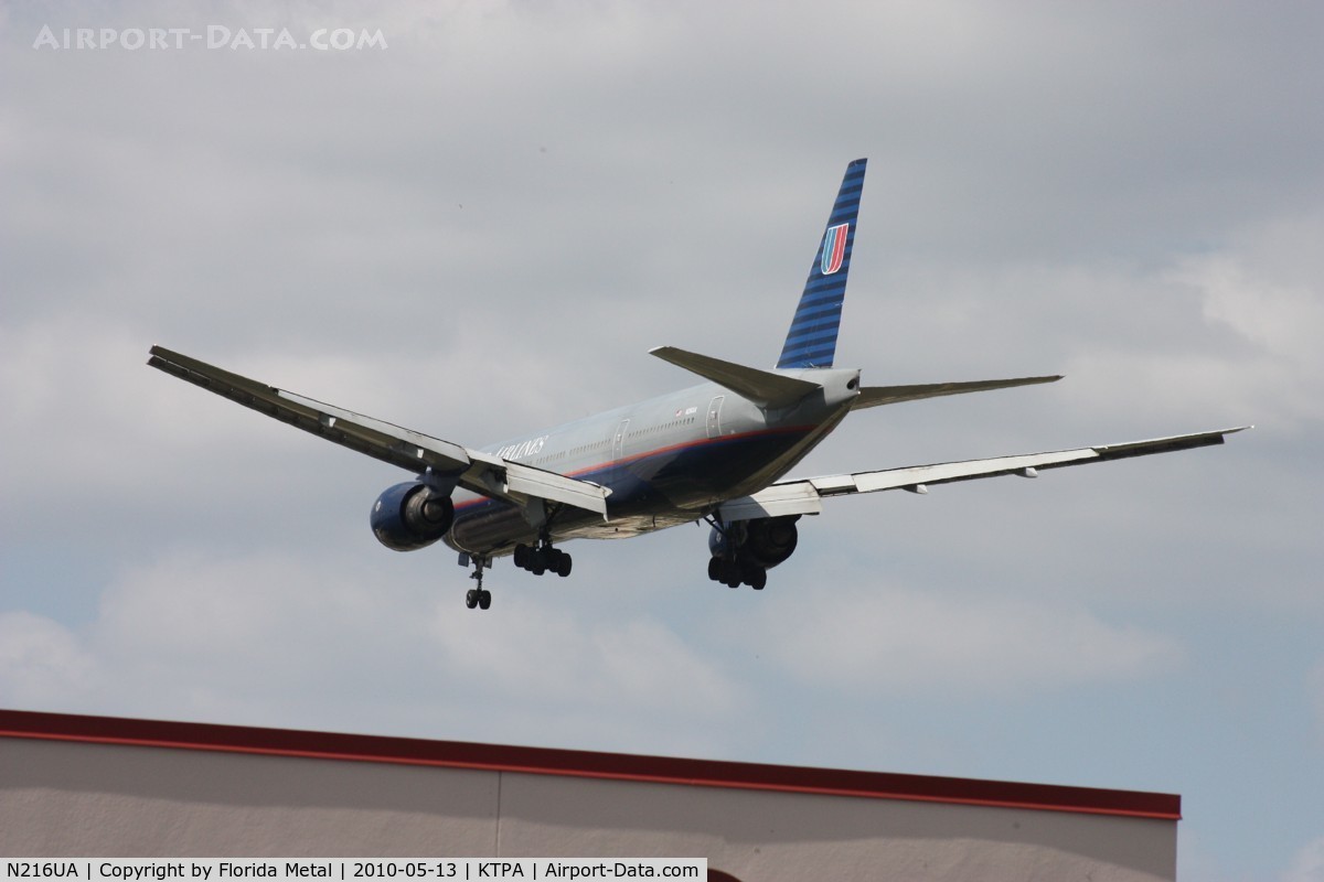N216UA, 2000 Boeing 777-222 C/N 30549, United