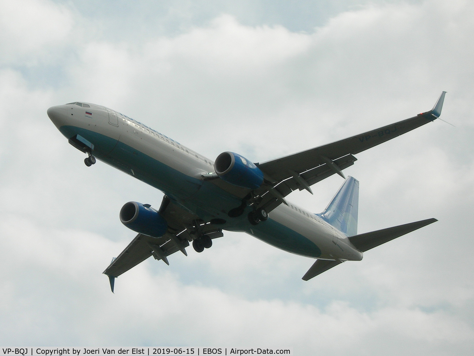 VP-BQJ, 2018 Boeing 737-8MC C/N 64867, Moments before touchdown rwy 26