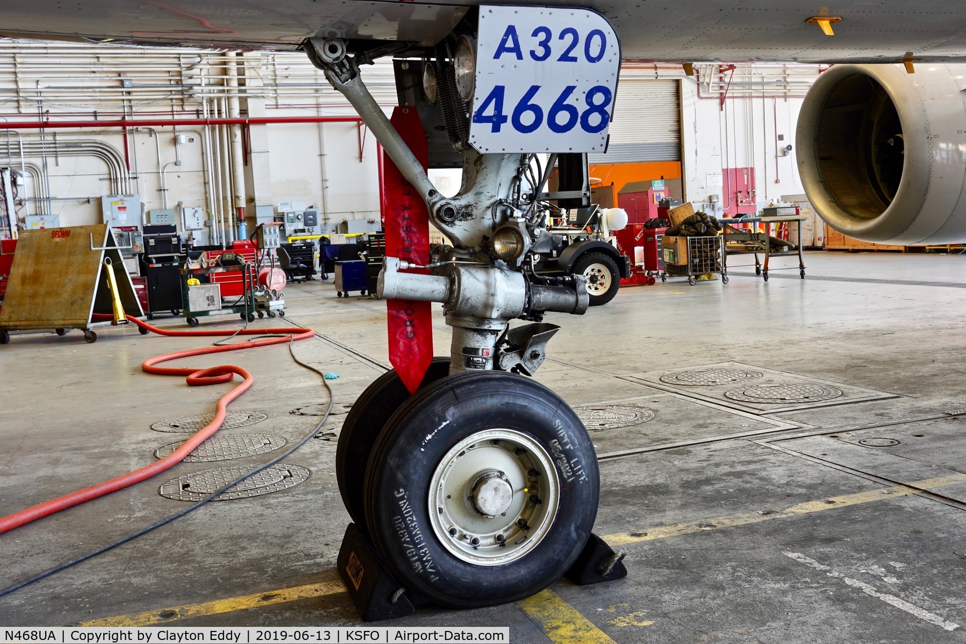 N468UA, 2000 Airbus A320-232 C/N 1363, SFO 2019.