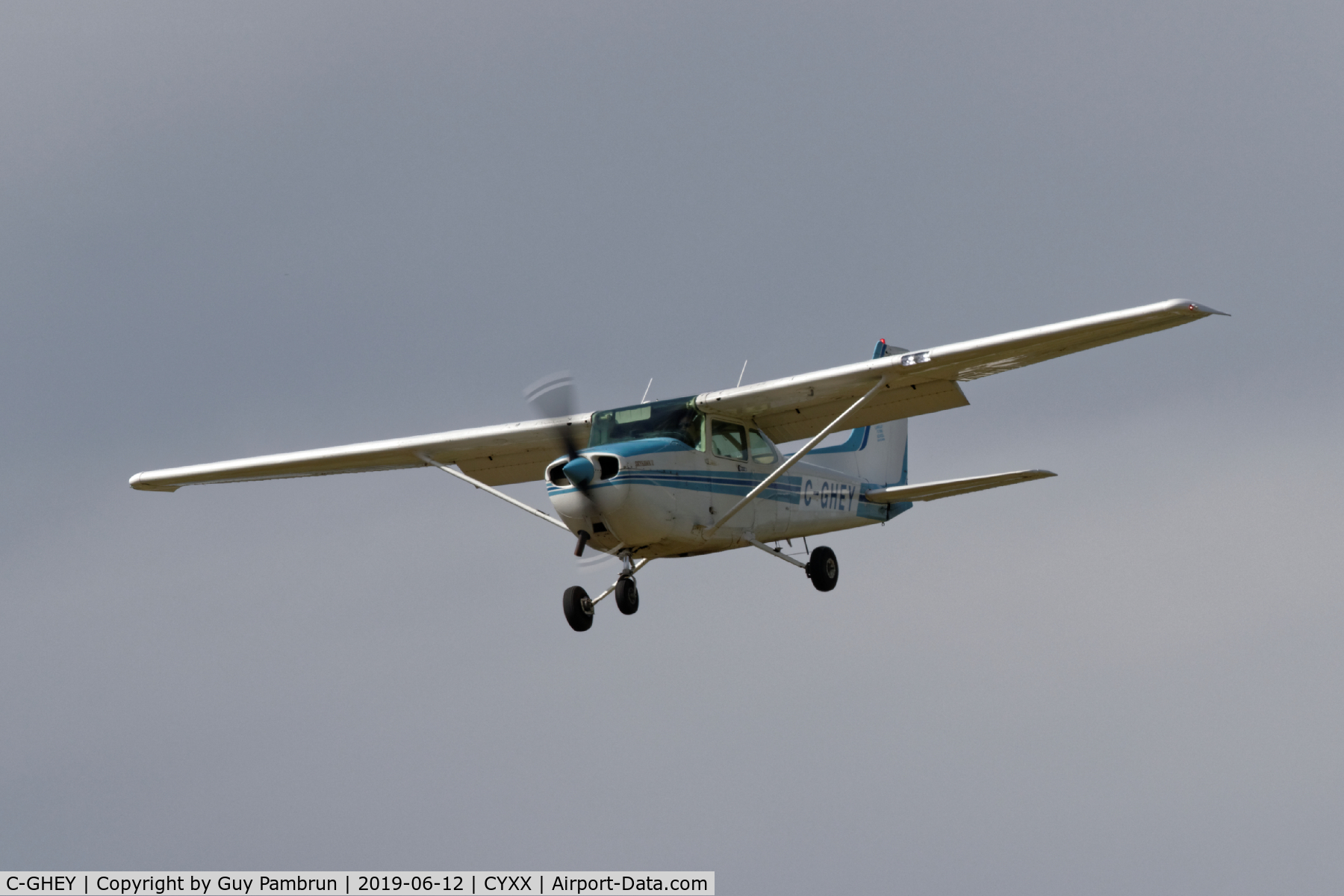 C-GHEY, 1982 Cessna 172P C/N 17275760, Landing