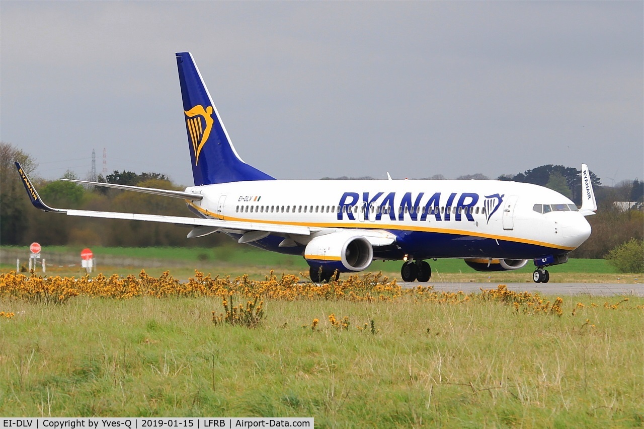 EI-DLV, 2006 Boeing 737-8AS C/N 33598, Boeing 737-8AS, Take off run rwy 25L, Brest-Bretagne airport (LFRB-BES)