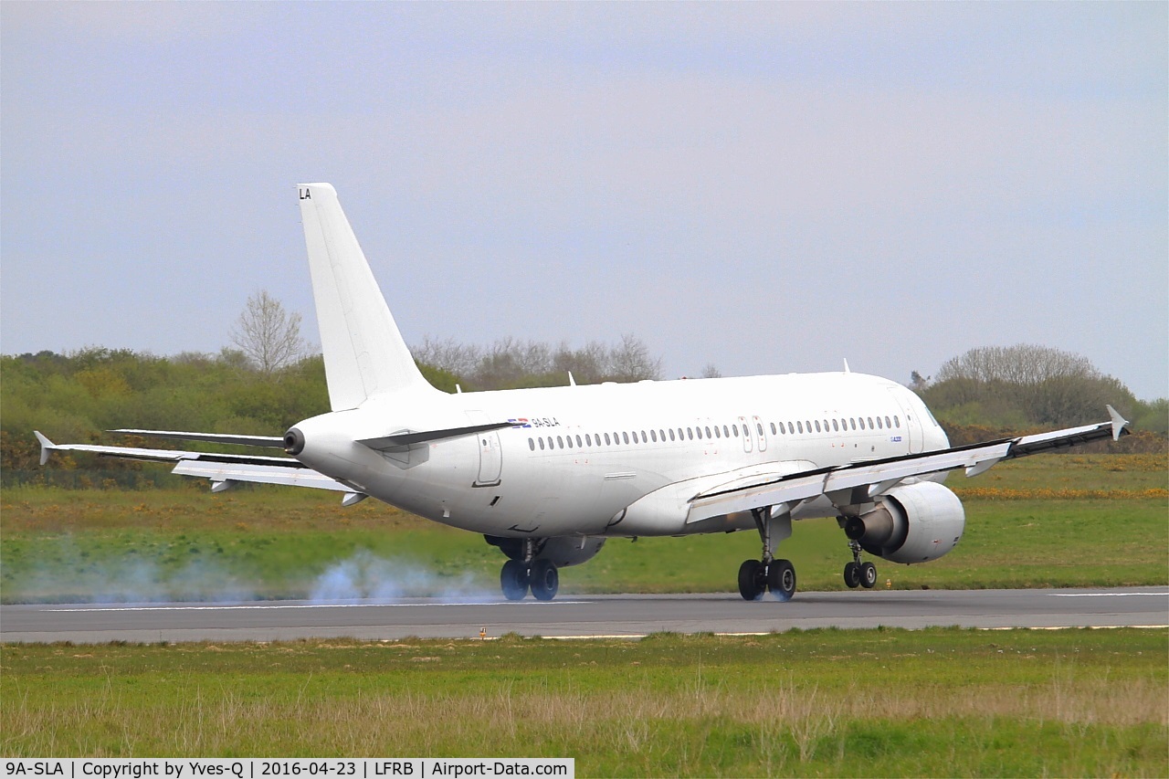 9A-SLA, 1998 Airbus A320-214 C/N 828, Airbus A320-214, Landing rwy 07R, Brest-Bretagne airport (LFRB-BES)