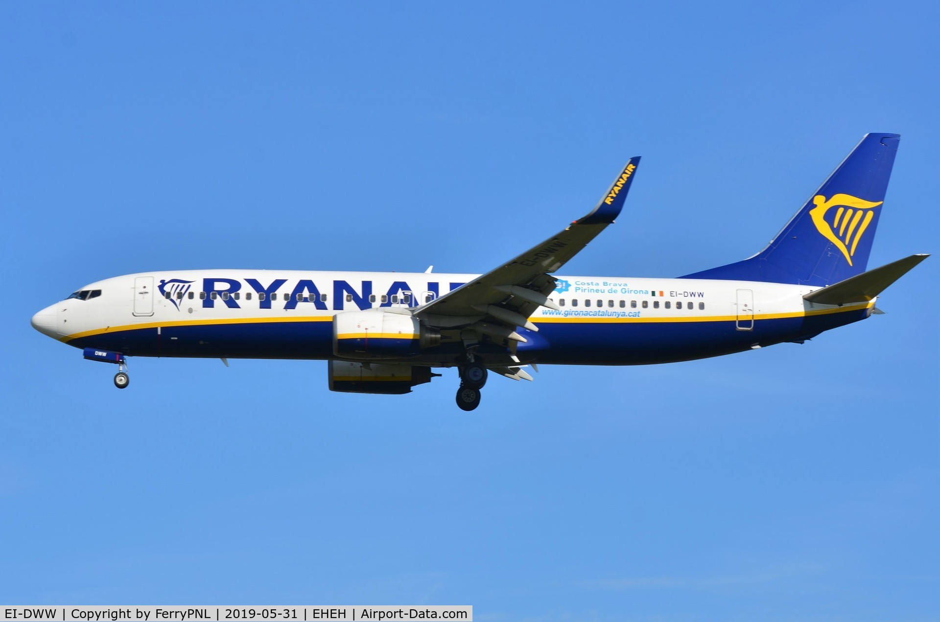 EI-DWW, 2008 Boeing 737-8AS C/N 33629, Ryanair B738 landing