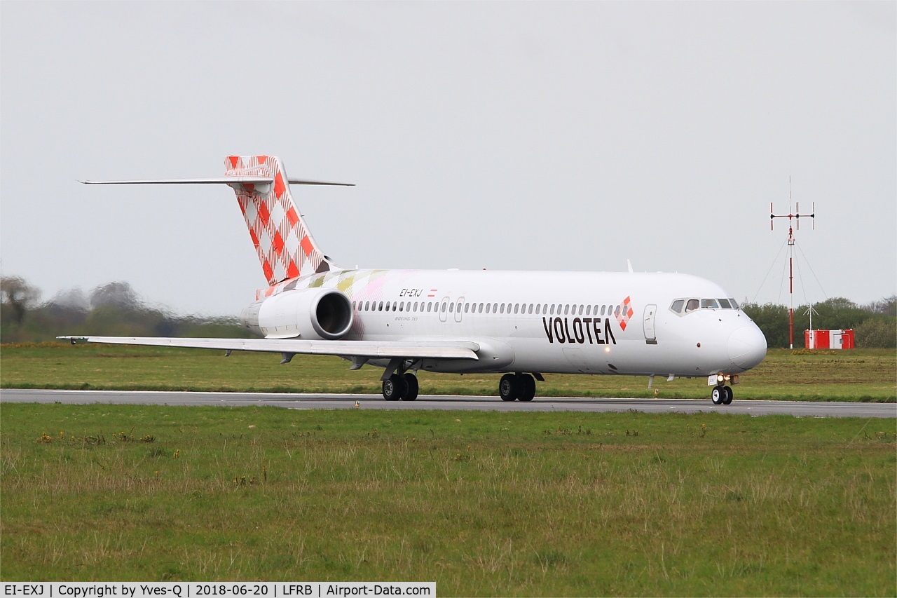EI-EXJ, 2003 Boeing 717-2BL C/N 55176, Boeing 717-2BL, Taxiing rwy 25L, Brest-Bretagne airport (LFRB-BES)