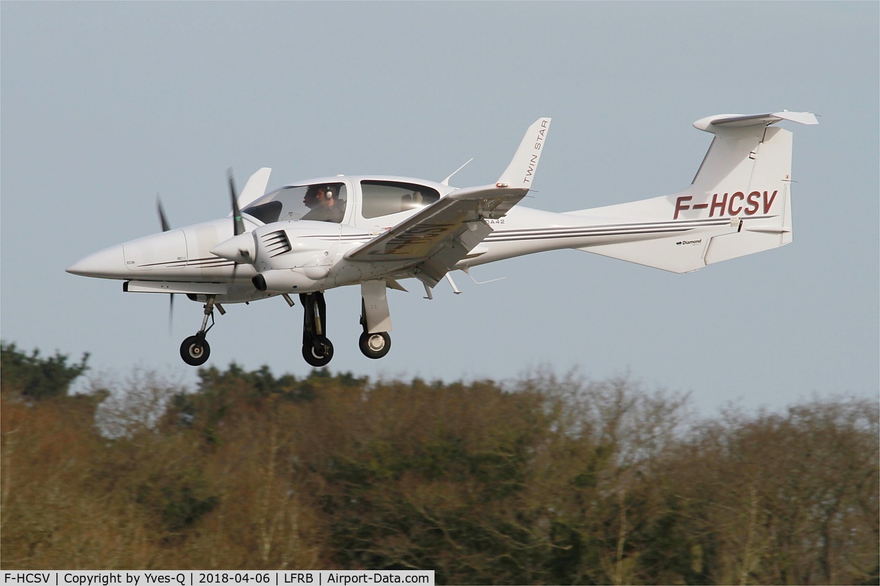 F-HCSV, 2008 Diamond DA-42 Twin Star C/N 42.371, Diamond DA-42 Twin Star, On final rwy 25L, Brest-Bretagne airport (LFRB-BES)