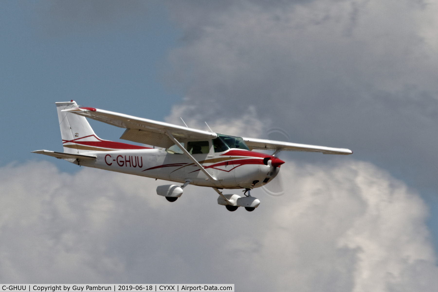 C-GHUU, 1975 Cessna 172M C/N 17264123, Landing