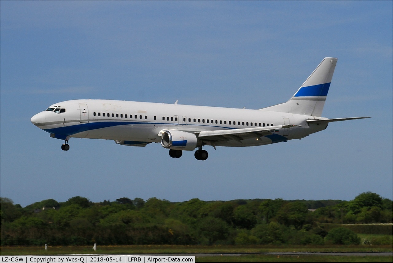 LZ-CGW, 1996 Boeing 737-46J C/N 28038, Boeing 737-46J,On final rwy 25L, Brest-Bretagne airport (LFRB-BES)