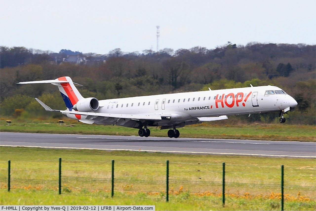 F-HMLL, 2011 Bombardier CRJ-1000EL NG (CL-600-2E25) C/N 19017, Bombardier CRJ-1000, Landing rwy 07R, Brest-Bretagne airport (LFRB-BES)