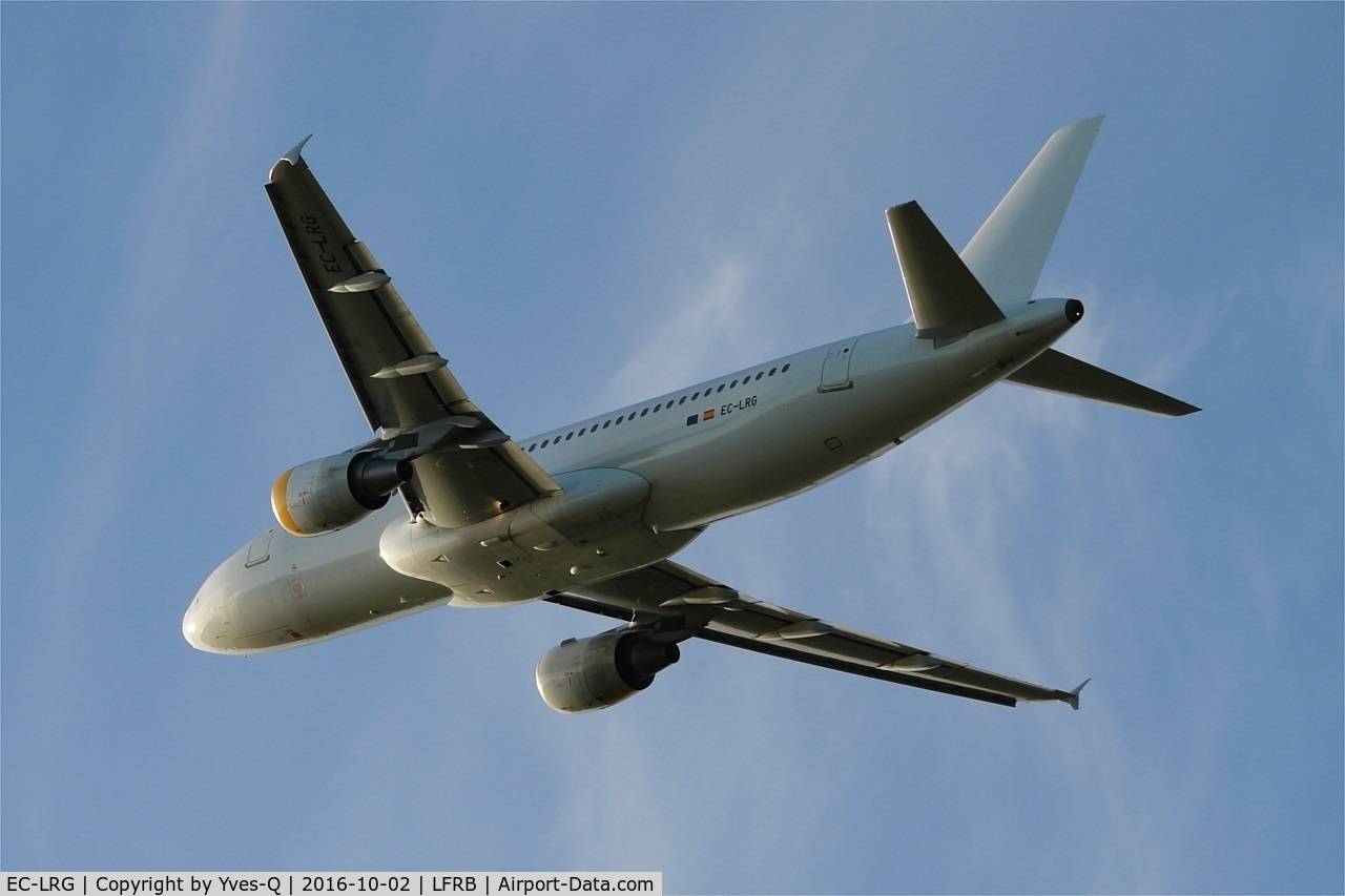 EC-LRG, 2001 Airbus A320-214 C/N 1516, Airbus A320-214, Take off rwy 25L, Brest-Bretagne airport (LFRB-BES)