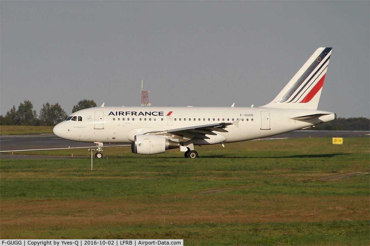 F-GUGG, 2004 Airbus A318-111 C/N 2317, Airbus A318-111, Holding point charlie, Brest-Bretagne airport (LFRB-BES)