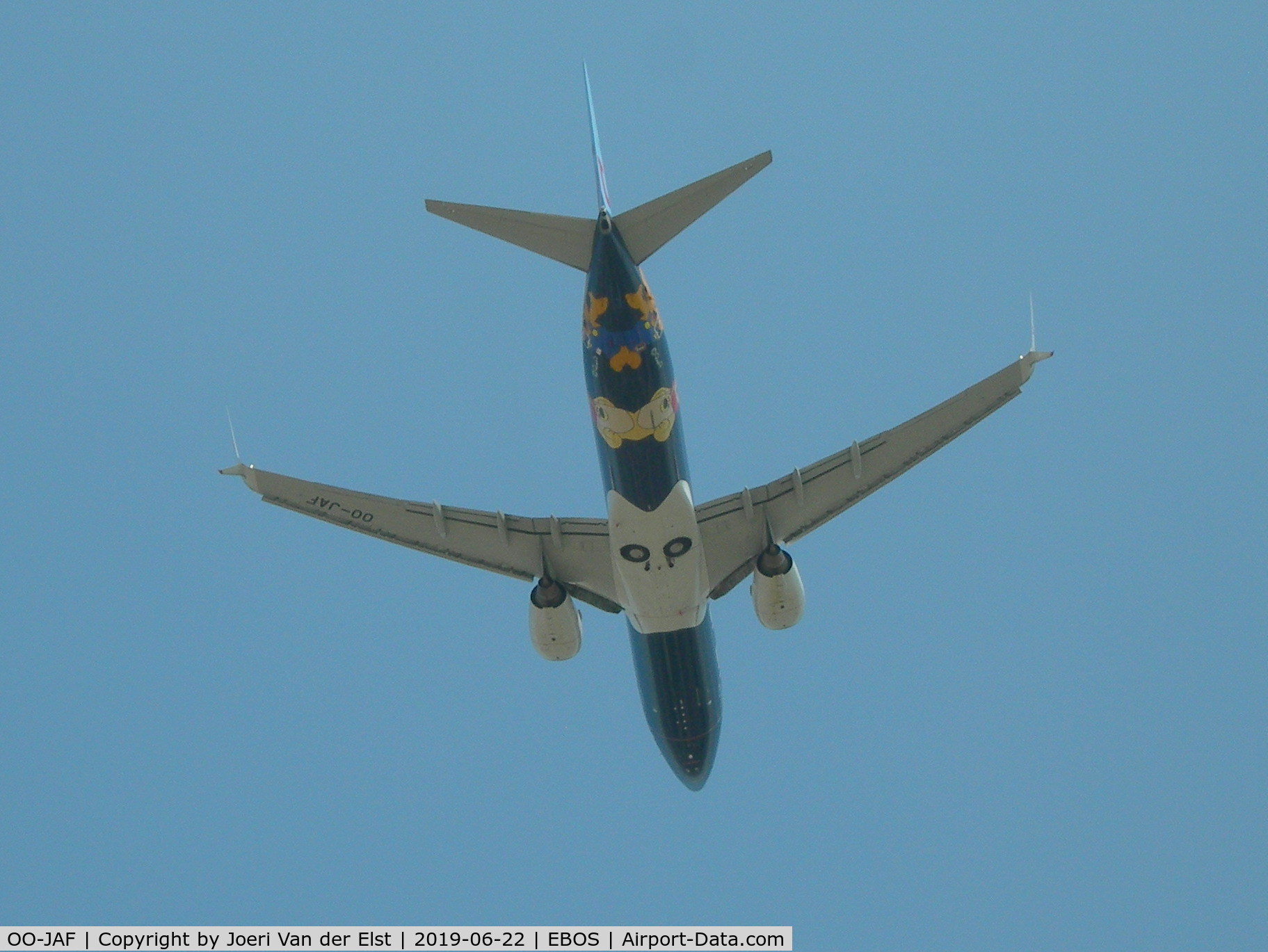OO-JAF, 2007 Boeing 737-8K5 C/N 35133, Moments after take-off rwy 08