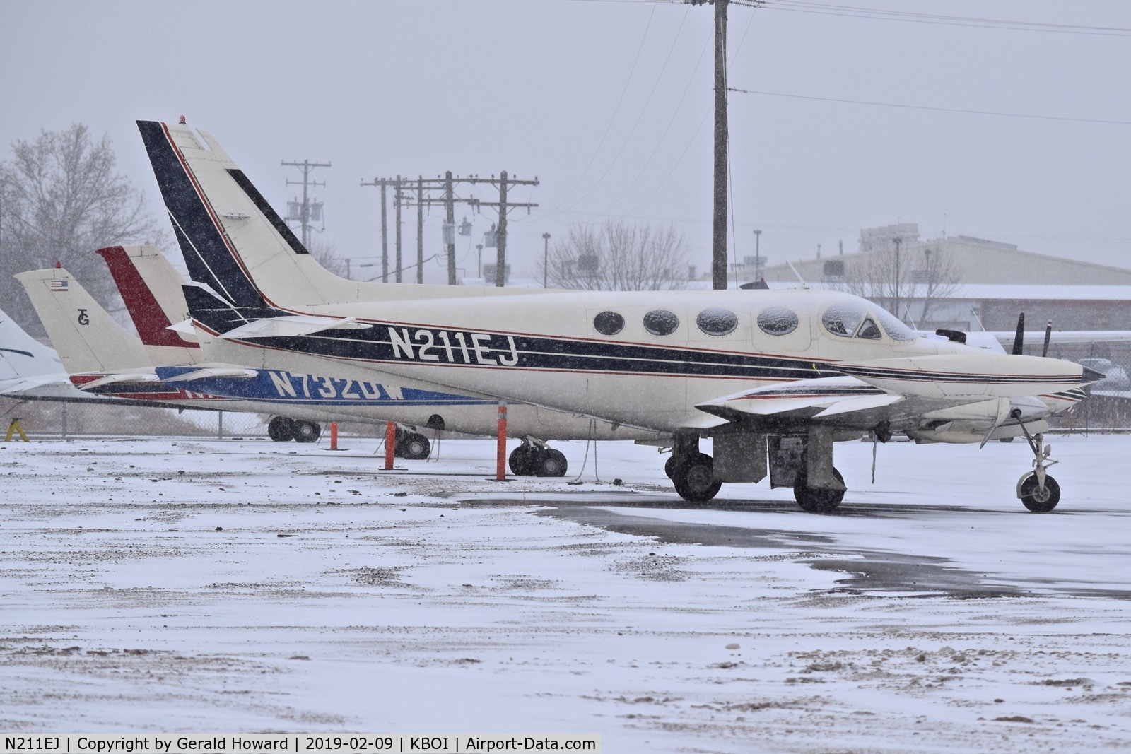 N211EJ, 1978 Cessna 340A C/N 340A0514, Parked for maintenance.