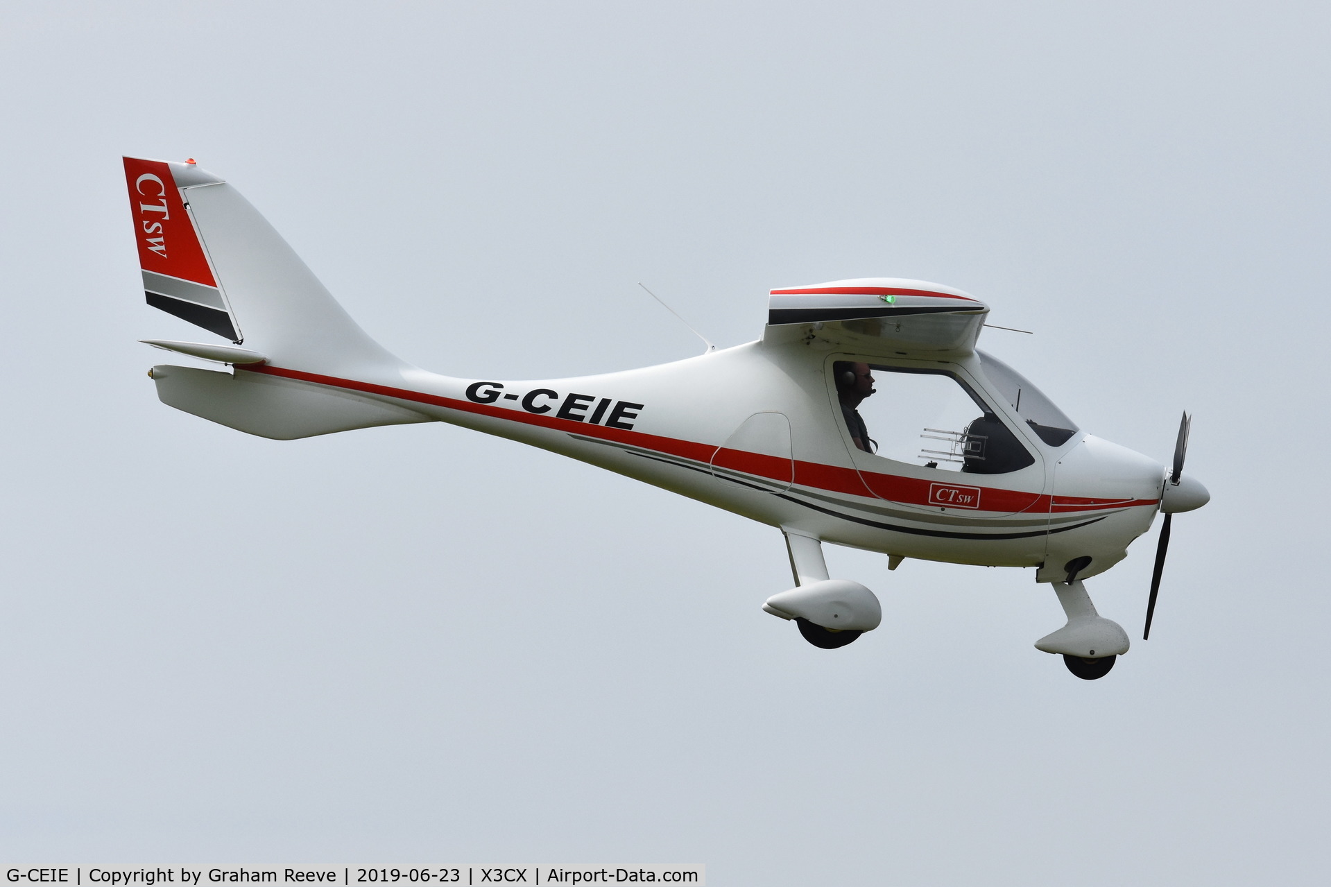 G-CEIE, 2006 Flight Design CTSW C/N 8243, Landing at Northrepps.