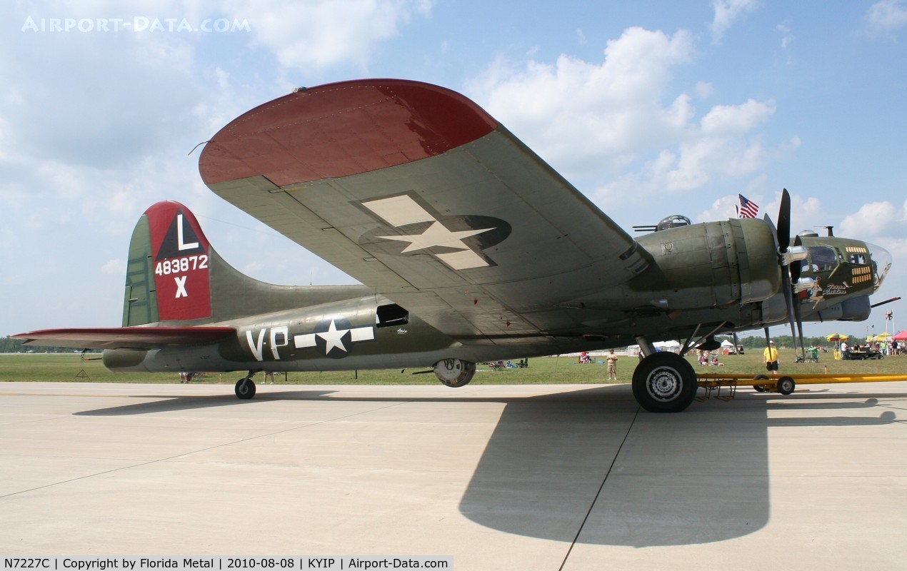 N7227C, 1944 Boeing B-17G Fortress C/N 32513, Thunder Over Michigan 2010