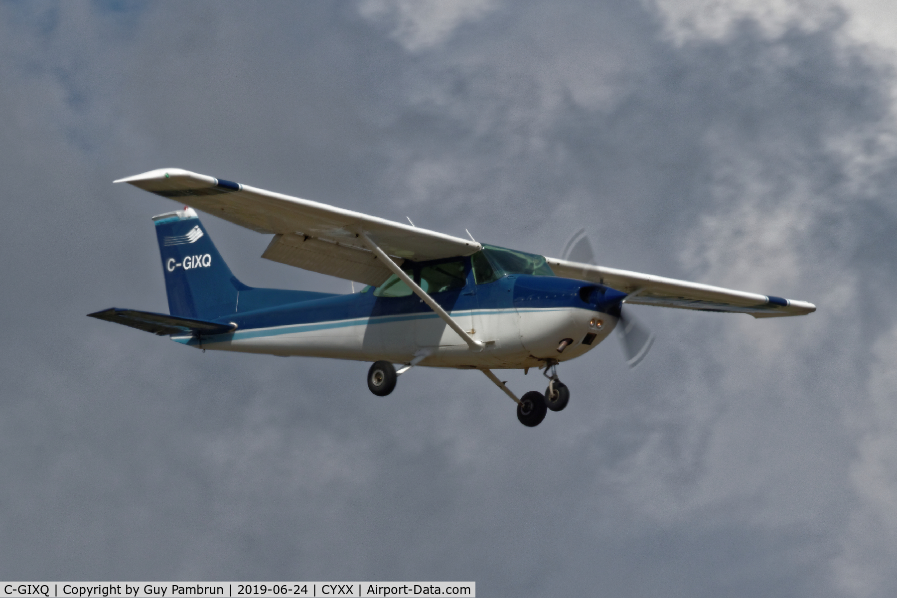 C-GIXQ, 1976 Cessna 172M C/N 17267286, Landing