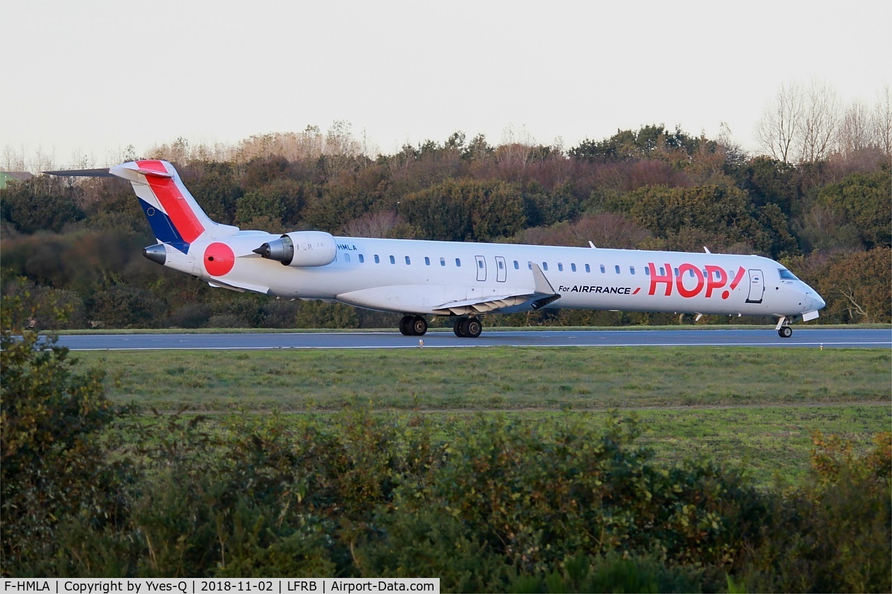 F-HMLA, 2010 Bombardier CRJ-1000EL NG (CL-600-2E25) C/N 19004, Bombardier CRJ-1000EL NG, Taxiing rwy 25L, Brest-Bretagne Airport (LFRB-BES)