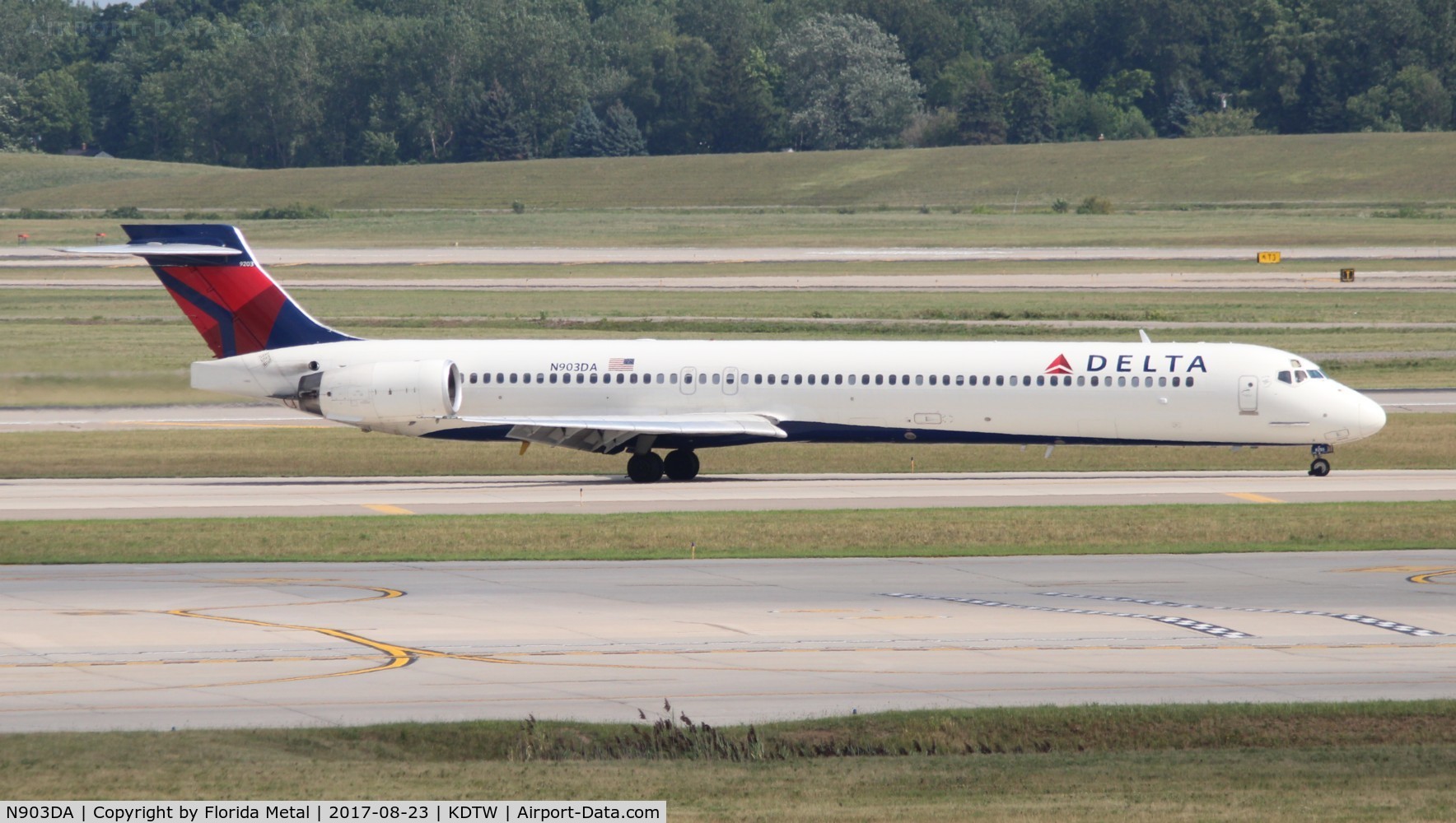 N903DA, 1995 McDonnell Douglas MD-90-30 C/N 53383, DTW spotting