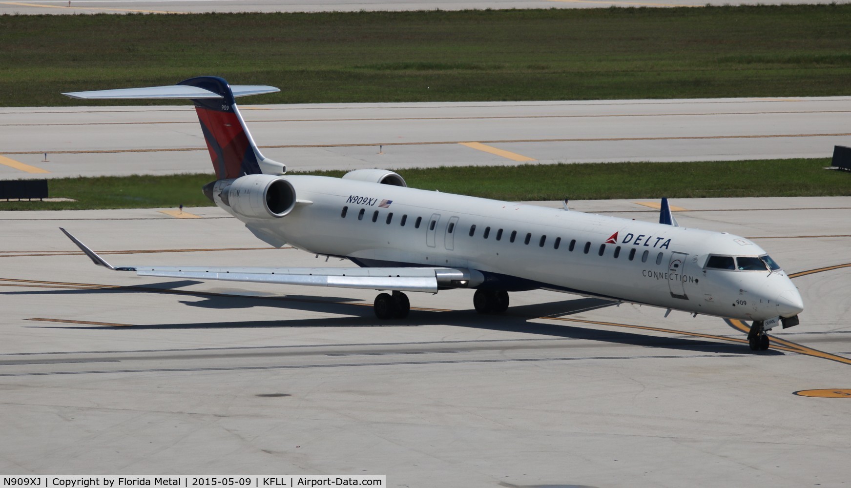 N909XJ, 2007 Bombardier CRJ-900ER (CL-600-2D24) C/N 15141, FLL spotting