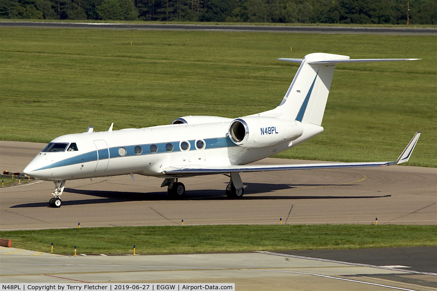 N48PL, 2009 Gulfstream Aerospace GIV-X (G450) C/N 4181, at Luton