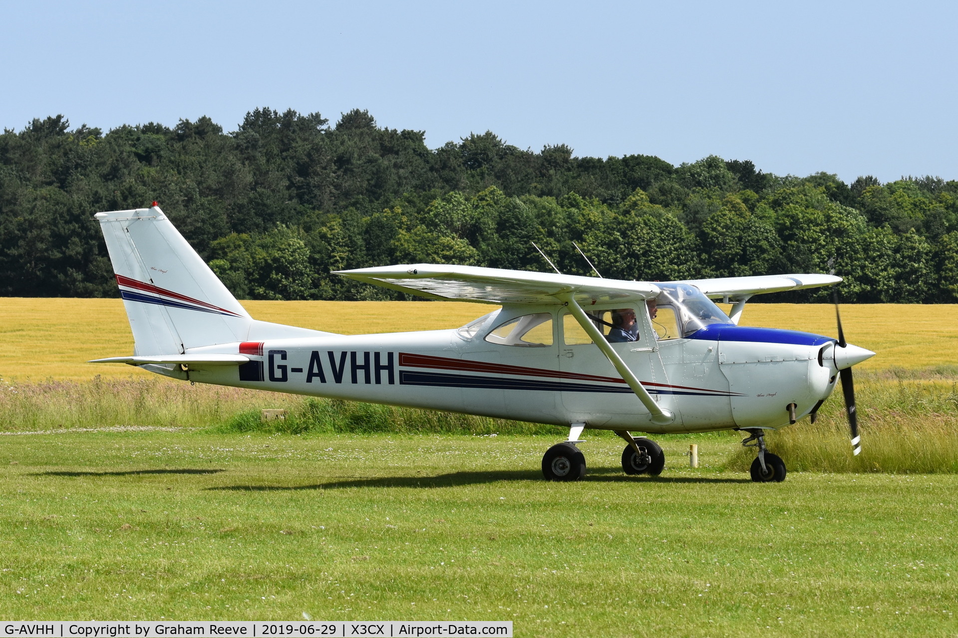 G-AVHH, 1967 Reims F172H Skyhawk C/N 0337, Just landed at Northrepps.