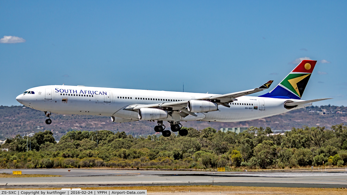 ZS-SXC, 2004 Airbus A340-313E C/N 590, Airbus A340-300. South African Airways ZS-SXC, final  R03 YPPH 24 Feb 2016.