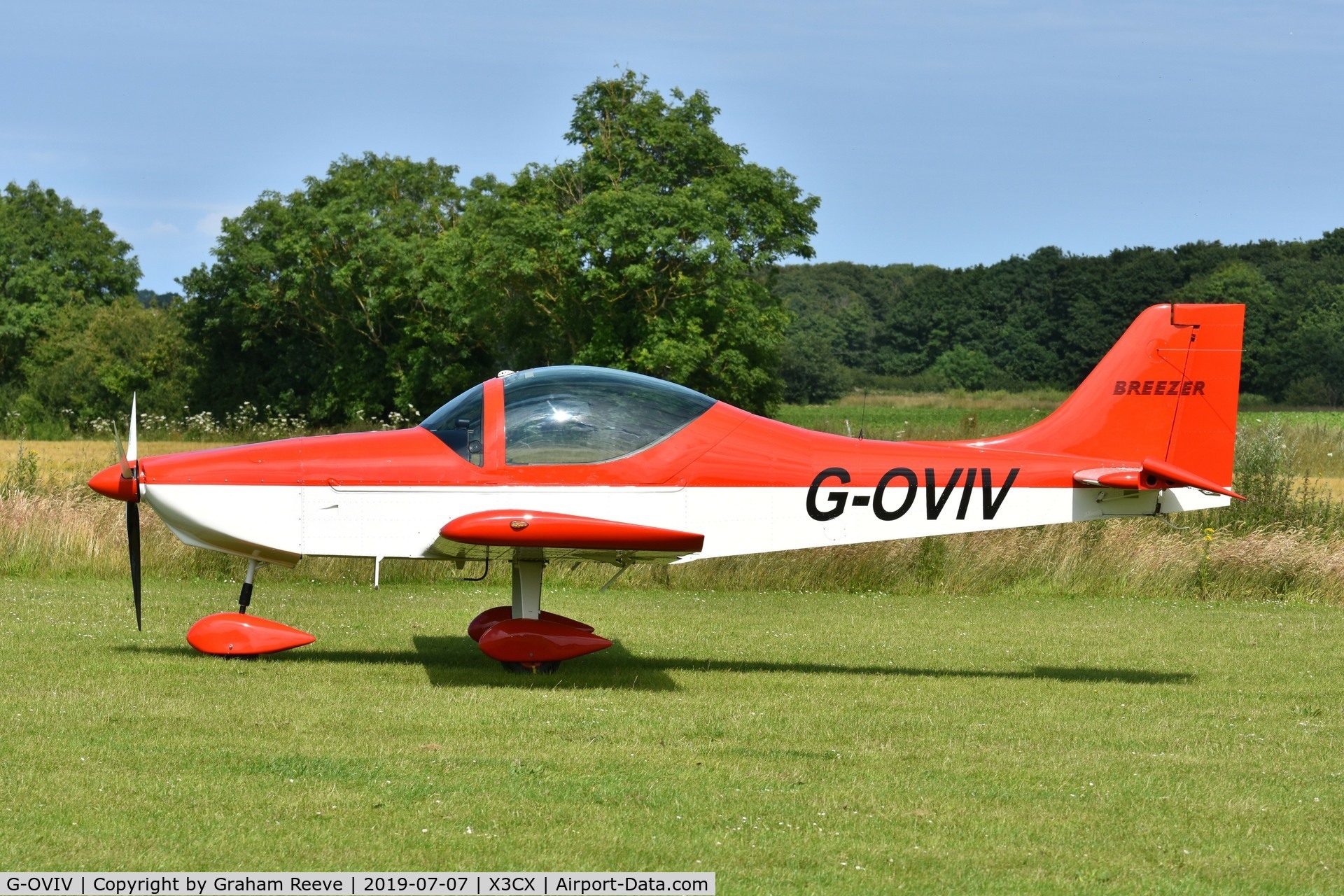 G-OVIV, 2011 Breezer B600 C/N 016LSA, Parked at Northrepps.