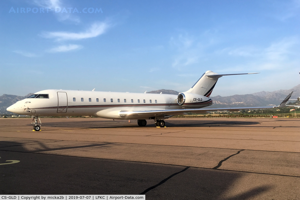 CS-GLD, 2012 Bombardier BD-700-1A10 Global 6000 C/N 9538, Parked