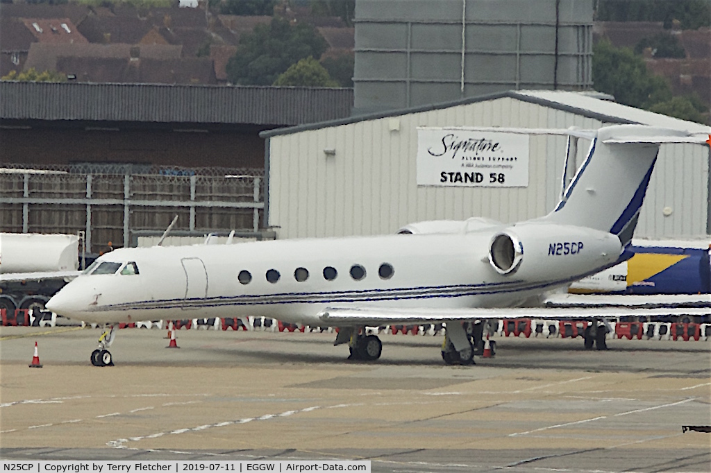 N25CP, 1997 Gulfstream Aerospace G-V C/N 527, at Luton