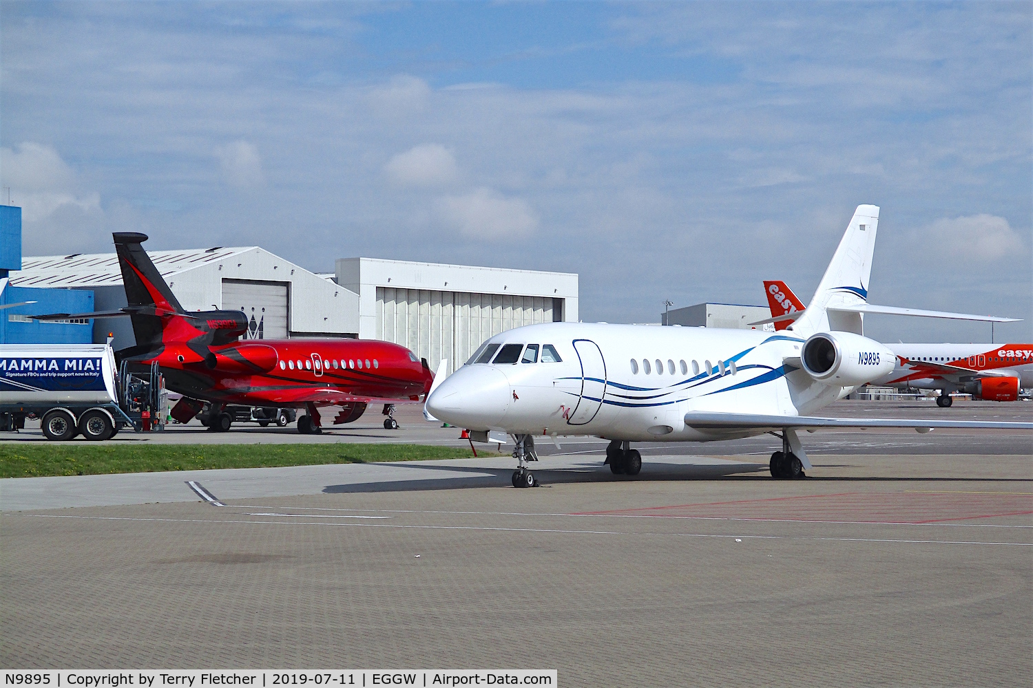 N9895, Dassault Falcon 2000EX C/N 184, at Luton