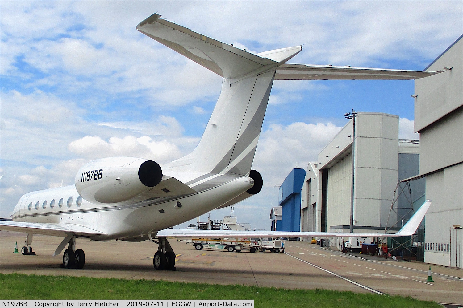 N197BB, 2014 Gulfstream Aerospace G550 C/N 5519, At Luton