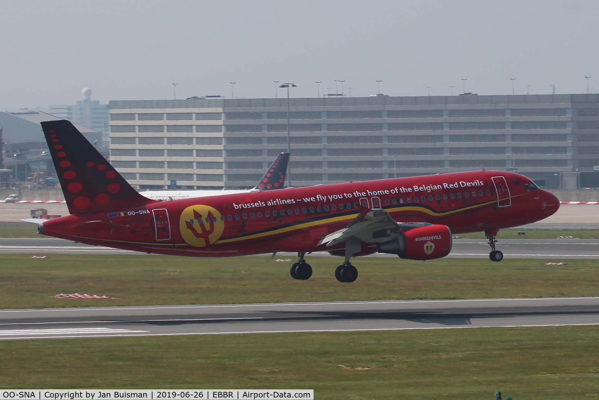OO-SNA, 2001 Airbus A320-214 C/N 1441, Brussels Airlines -Red Devils livery