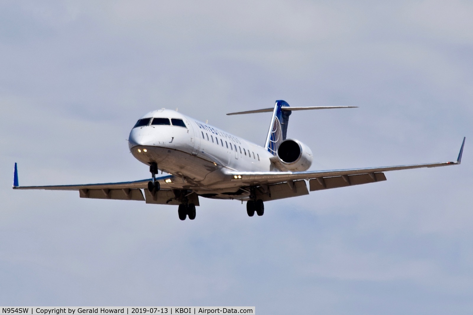 N954SW, 2003 Bombardier CRJ-200LR (CL-600-2B19) C/N 7815, Landing RWY 28L.