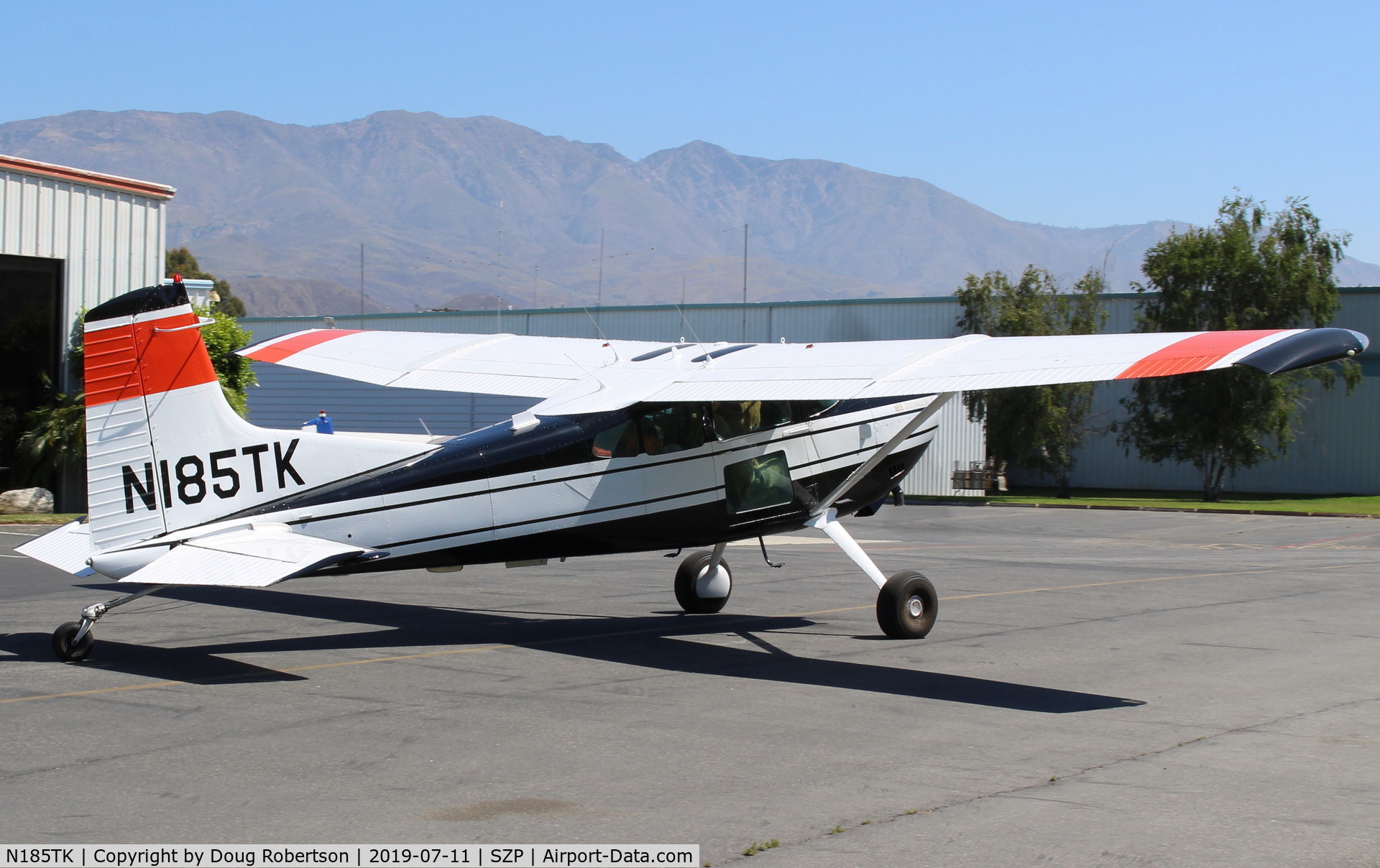 N185TK, 1981 Cessna A185F Skywagon 185 C/N 18504366, 1981 Cessna A185F SKYWAGON II, Continental IO-520D 300 Hp, taxi