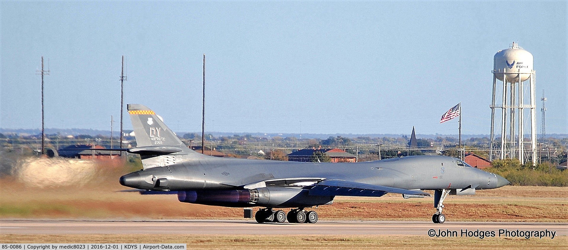 85-0086, 1985 Rockwell B-1B Lancer C/N 46, taking off on 16