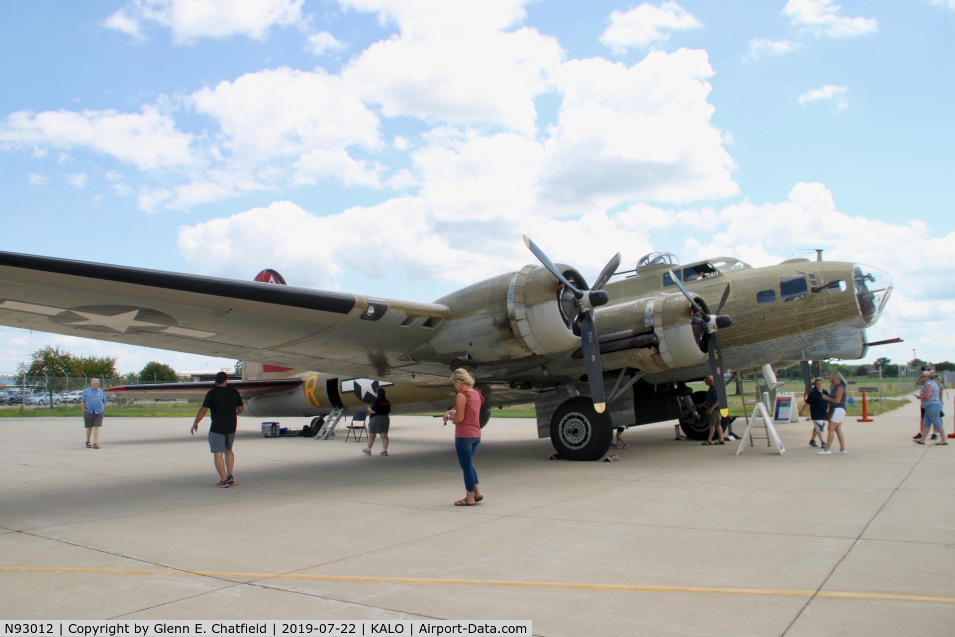 N93012, 1944 Boeing B-17G-30-BO Flying Fortress C/N 32264, In town for giving rides