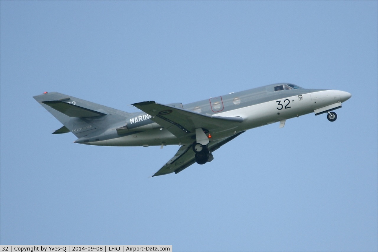 32, 1974 Dassault Falcon 10MER C/N 32, Dassault Falcon 10 MER, Go arround rwy 08, Landivisiau Naval Air Base (LFRJ)