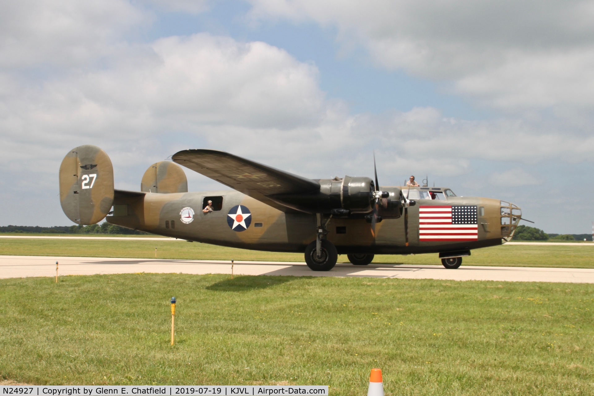 N24927, 1940 Consolidated Vultee RLB30 (B-24) C/N 18, Taxiing in