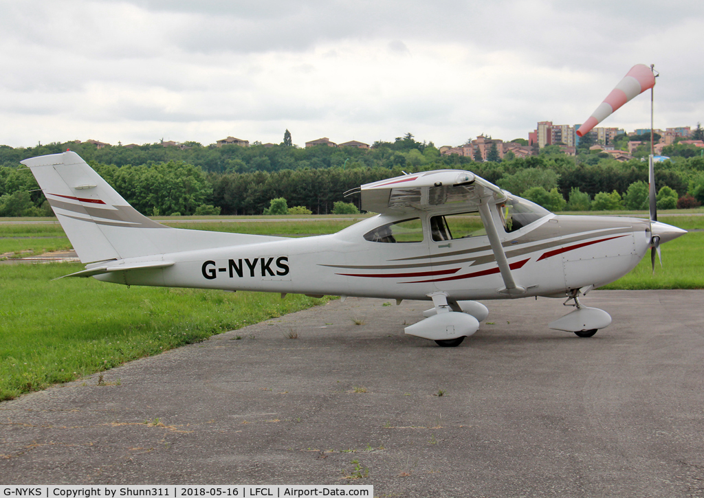 G-NYKS, 2005 Cessna 182T Skylane Skylane C/N 182-81607, Parked in the grass...
