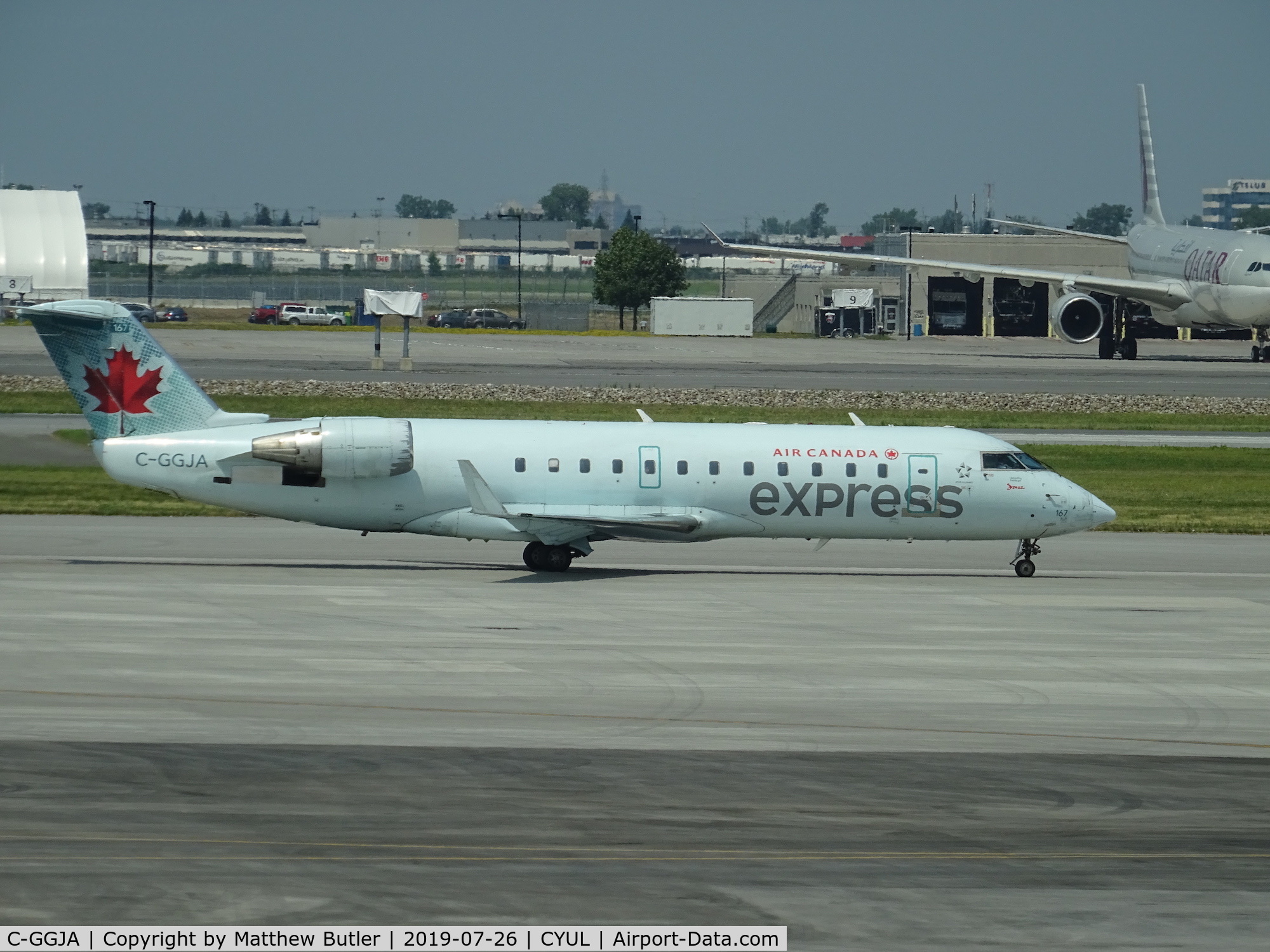 C-GGJA, 2004 Bombardier CRJ-200ER (CL-600-2B19) C/N 8002, Taxiing at YUL