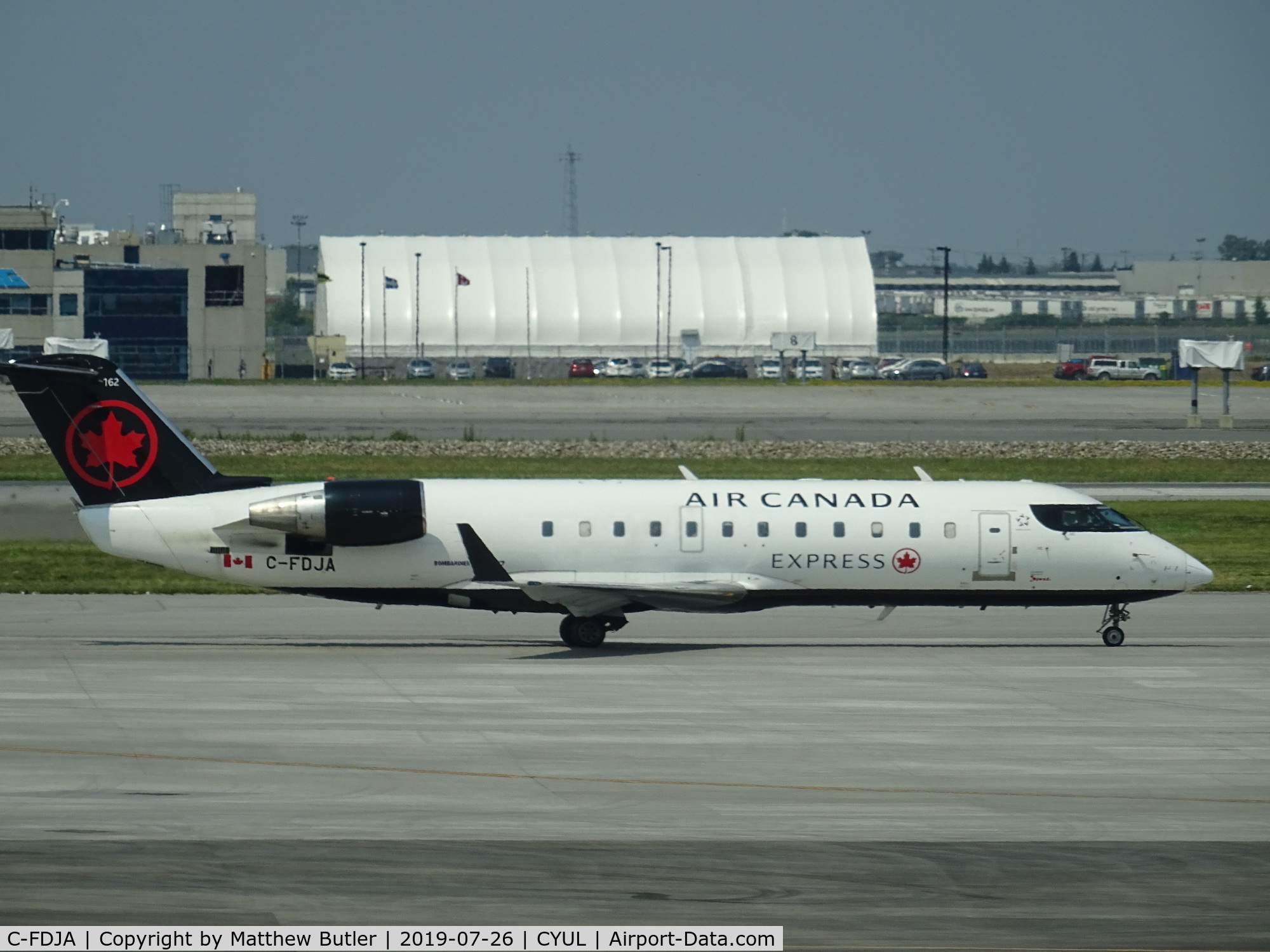 C-FDJA, 2004 Bombardier CRJ-200ER (CL-600-2B19) C/N 7979, Taxiing at CYUL