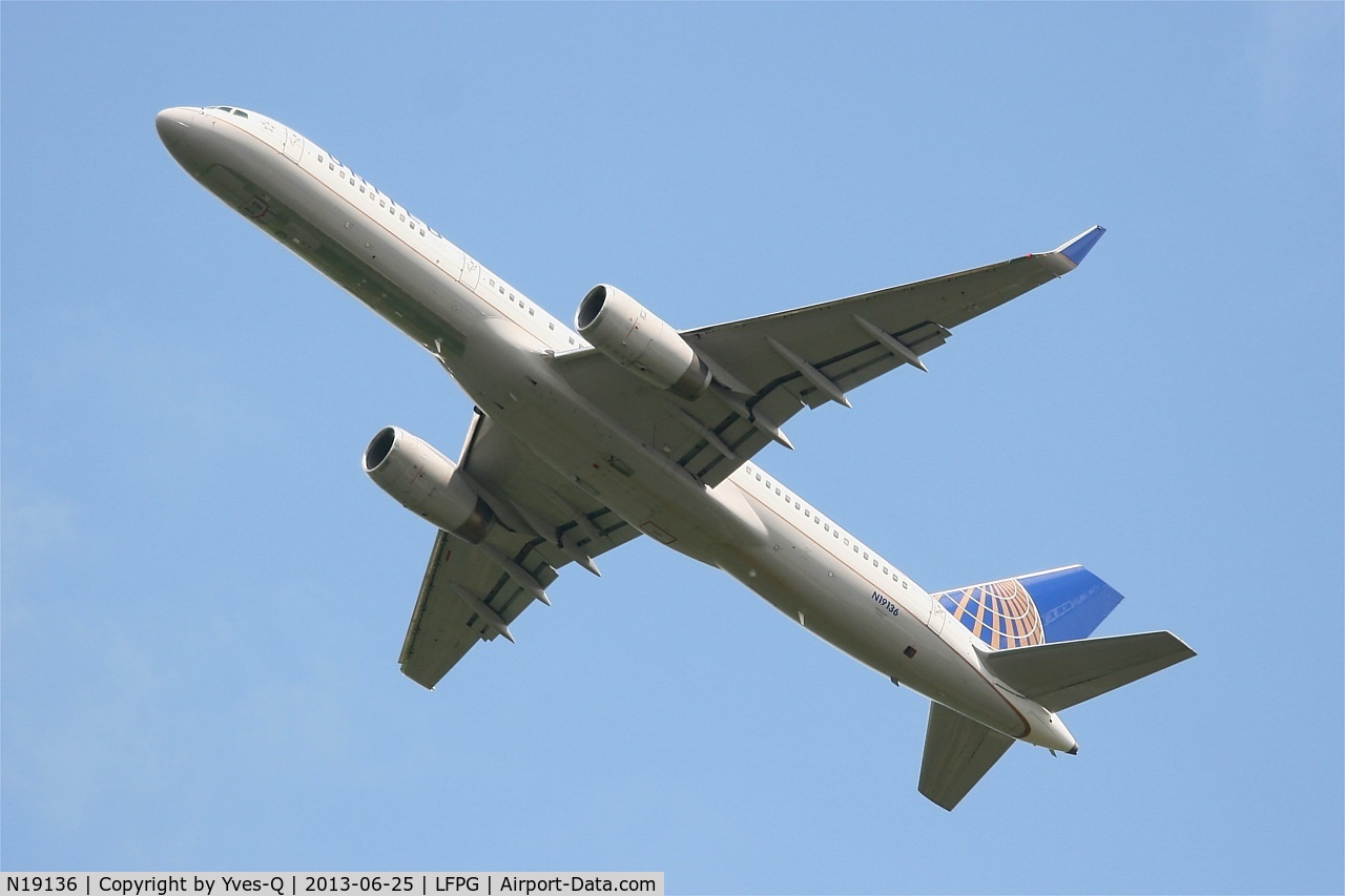 N19136, 1999 Boeing 757-224 C/N 29285, Boeing 757-224, Take off Rwy 27L, Roissy Charles De Gaulle Airport (LFPG-CDG)