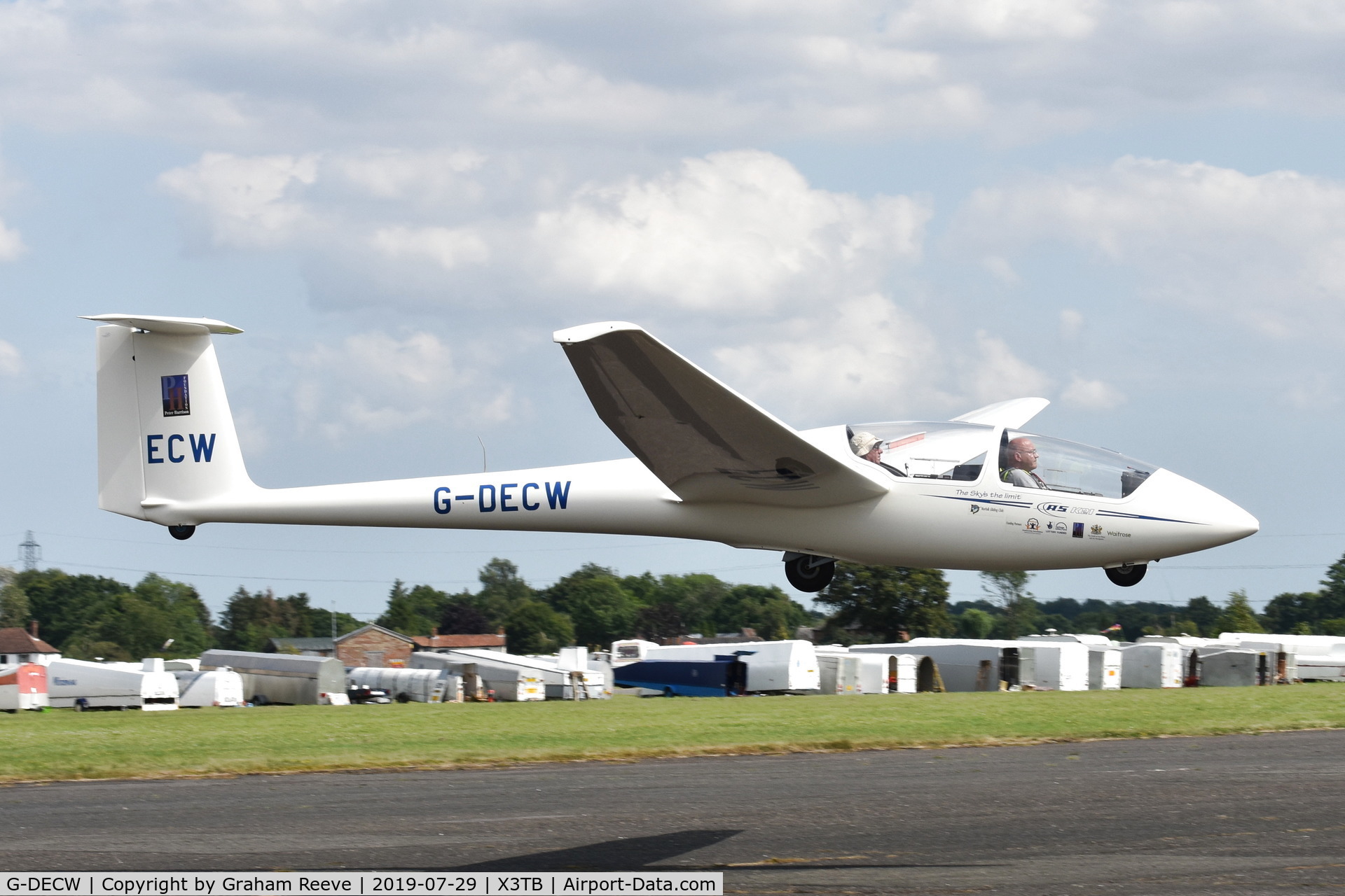 G-DECW, 1980 Schleicher ASK-21 C/N 21008, Landing at Tibenham.