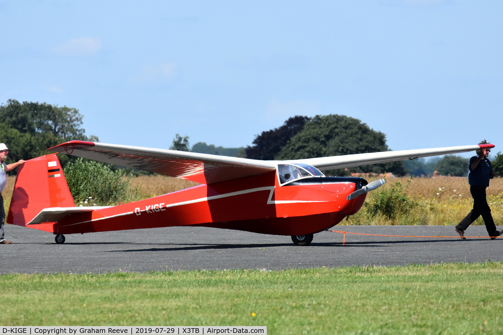 D-KIGE, Scheibe SF-25A Motor Falke C/N 4548, Under tow at Tibenham.