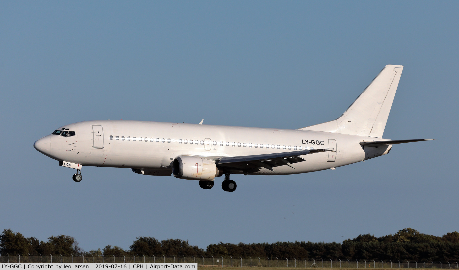 LY-GGC, 1990 Boeing 737-3Q8 C/N 24492, Copenhagen 16.7.2019 L/D R-04L
