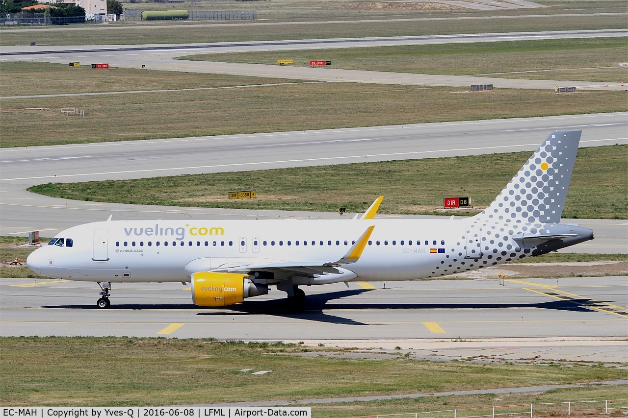 EC-MAH, 2014 Airbus A320-214 C/N 6039, Airbus A320-214, Holding point rwy 31R, Marseille-Provence Airport (LFML-MRS)
