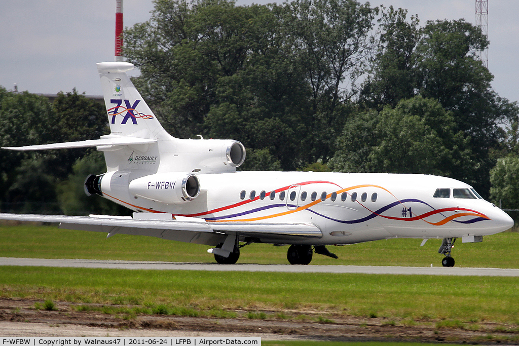 F-WFBW, 2005 Dassault Falcon 7X C/N 001, Front Stbd view of First-Built Dassault Falcon 7X F-WFBW rolling out on Rwy 03 at LBG/LFPB on Friday 24Jun2011. Note that the thrust reverser on No 2 Engine is open. Photo taken at the 49th Salon International - Paris Air Show at Le Bourget.