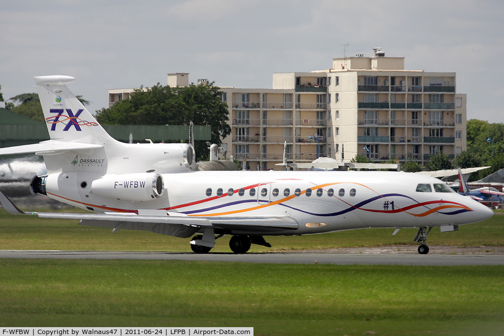 F-WFBW, 2005 Dassault Falcon 7X C/N 001, Stbd side view of First-Built Dassault Falcon 7X F-WFBW rolling out on Rwy 03 at LBG/LFPB on Friday 24Jun2011. Note that the thrust reverser on No 2 Engine is still open. Photo taken at the 49th Salon International - Paris Air Show at Le Bourget.